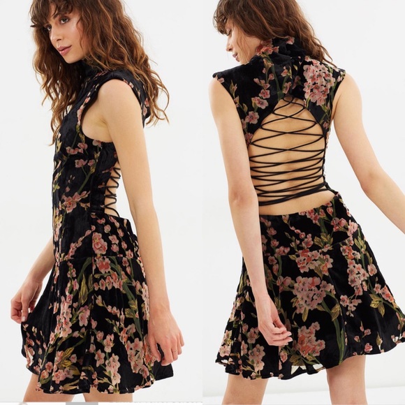 Elliatt Dresses & Skirts - ELLIAT Salon Velvet Corset Lace Up Back Mini Dress